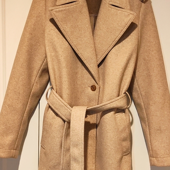 Coat - Picture 1 of 3
